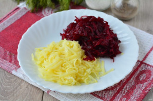 Салат с консервированной сайрой и яйцами