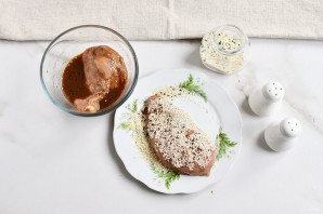 Салат с куриной грудкой и капустой