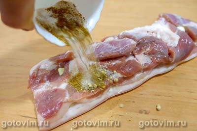 Свиная грудинка, запечённая с горчицей в духовке