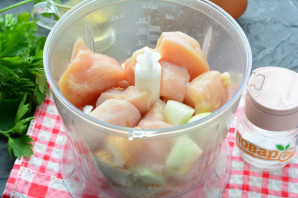 Котлеты с солеными огурцами