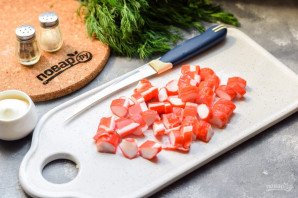 Салат с крабовыми палочками и творогом