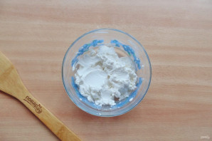 Рулетики из баклажанов с творогом и грецкими орехами