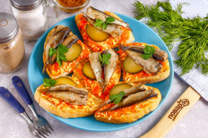 Бутерброды со шпротами и морковью