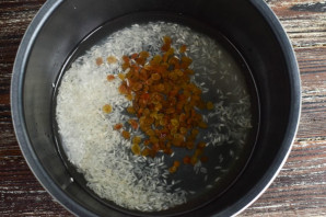 Рис с изюмом в мультиварке