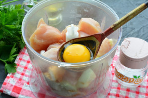 Котлеты с солеными огурцами