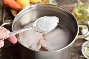 Суп с мясом и зеленым горошком