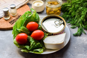 Салат с тунцом и фетой Салат с тунцом и фетой
