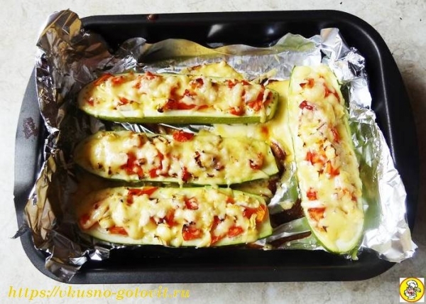 
Фаршированные кабачки лодочки в духовке с овощами	