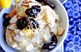 Манная каша с сухофруктами Манная каша с сухофруктами