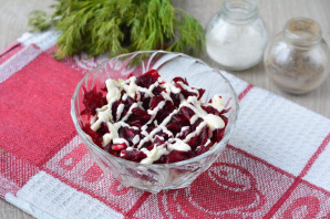 Салат с консервированной сайрой и яйцами