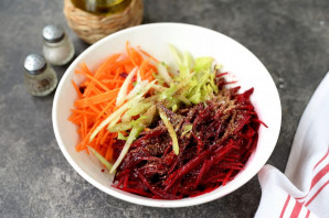 Салат с сельдереем и свеклой Салат с сельдереем и свеклой