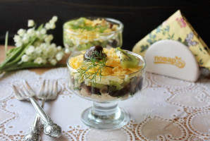 Салат с курицей, киви и грибами Салат с курицей, киви и грибами