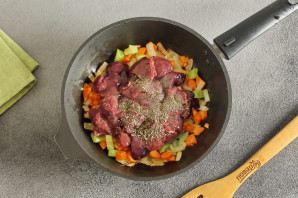 Паштет из куриной печени с сельдереем Паштет из куриной печени с сельдереем