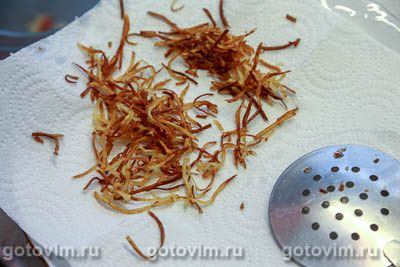 Салат «Муравейник» из картофельной соломки со шпротами