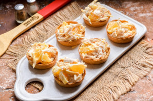 Тарталетки с курицей и апельсином
