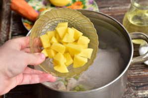 Суп с мясом и зеленым горошком