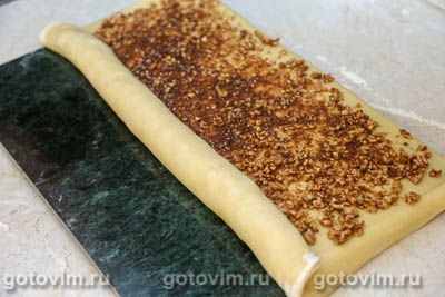 Пасхальный венок с грецкими орехами и корицей