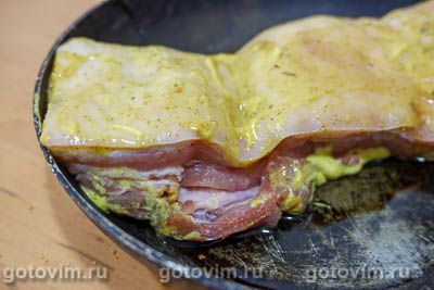 Свиная грудинка, запечённая с горчицей в духовке