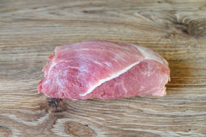 Рулет из свинины в духовке в рукаве