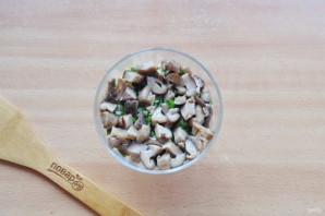 Салат с курицей, киви и грибами Салат с курицей, киви и грибами