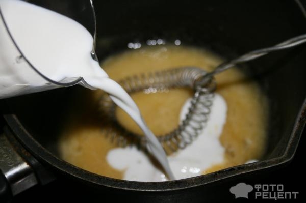 Рецепт: Баварский молочный десерт - с виноградом и орахами кешью