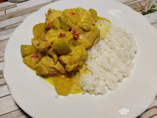Рецепт: Курица карри с овощами - кабачками и ананасами