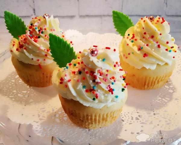 Рецепт: Пасхальные капкейки - ванильные с сахарными украшениями . Готовимся к Пасхе.