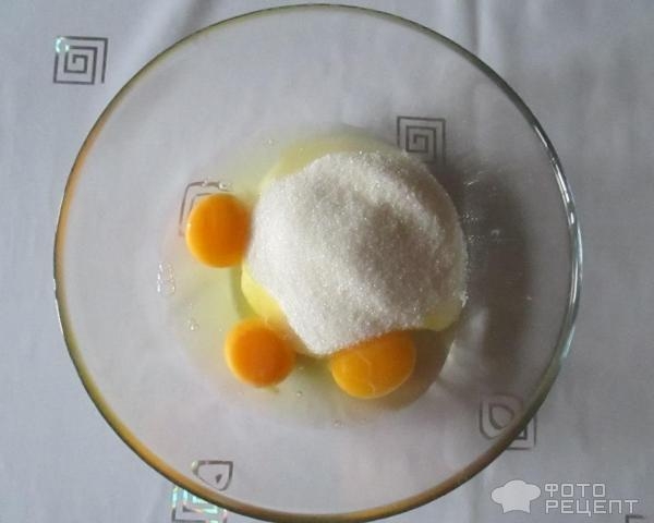 Рецепт: Пирог на кефире - с манкой и смородиновым вареньем