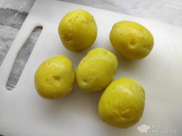 Рецепт: Салат из консервированной рыбы - Быстрый и вкусный салатик из бюджетных продуктов!