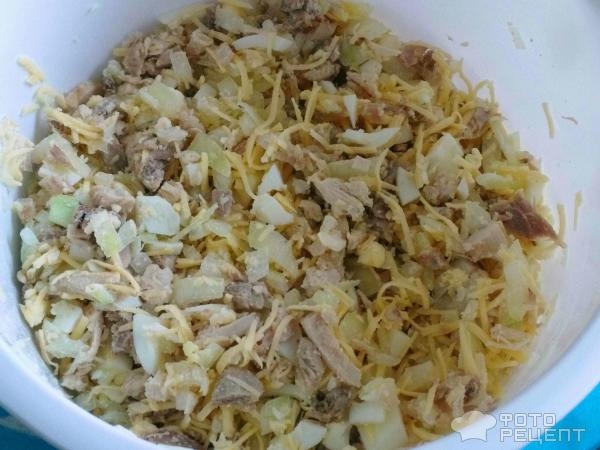 Рецепт: Салат с курицей - с сыром и сухариками