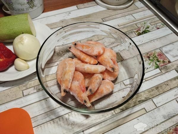 Рецепт: Тушеные кабачки - с креветками, на сковороде по-простому