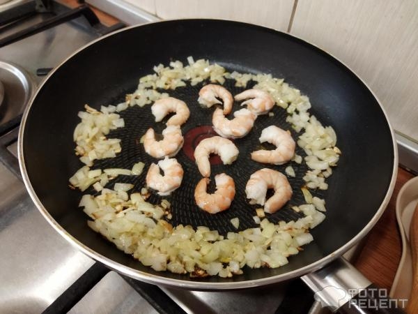 Рецепт: Тушеные кабачки - с креветками, на сковороде по-простому