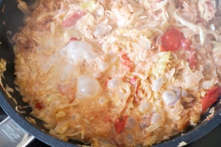 Свиные медальоны (вырезка) с тушеной в сливках молодой капустой