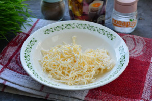 Слоеный салат с плавленым сыром