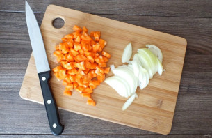 Тушеная говядина в пиве с черносливом Тушеная говядина в пиве с черносливом