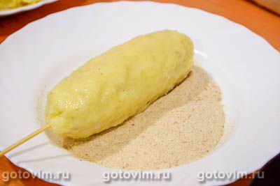 Сосиски с сыром в картофельном пюре на шпажках