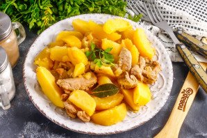 Тушеная картошка с козлятиной