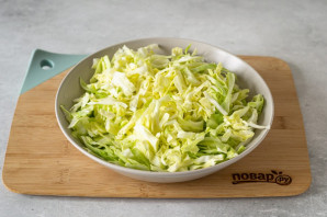 Салат из молодой капусты