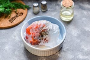 Салат из печеного болгарского перца с помидорами Салат из печеного болгарского перца с помидорами