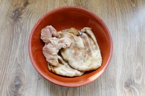 Рулет из свиных ушей