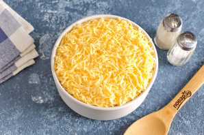 Слоеный салат с окорочком