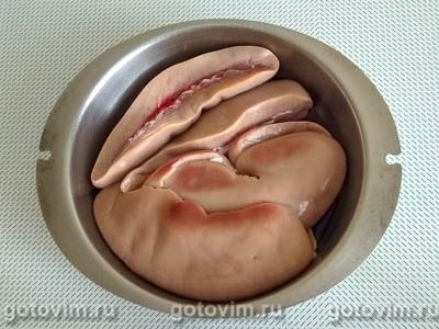 Почки свиные, тушенные с солеными огурцами