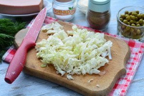 Слоеный салат из пекинской капусты