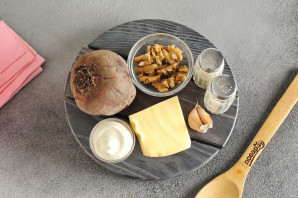 Свекла с сыром и орехами Свекла с сыром и орехами