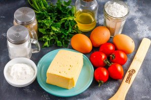 Блинный торт с помидорами и сыром