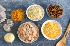 Слоеный салат с окорочком