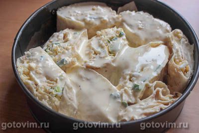 Пирог из лаваша с начинкой из сыра, зелени и вареных яиц