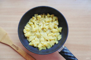 Яблочный пирог с белковым кремом