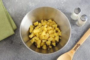 Салат с грибами и корнишонами