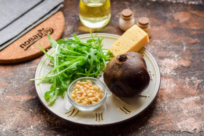 Салат из свеклы с кедровыми орешками Салат из свеклы с кедровыми орешками